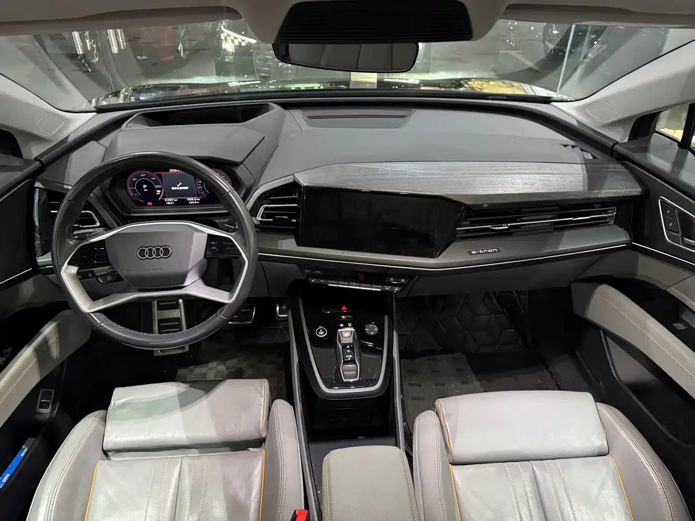 Audi Q5 e-tron 2023 Model 40 e-tron Star Edition - Fashion Set — миниатюра 8
