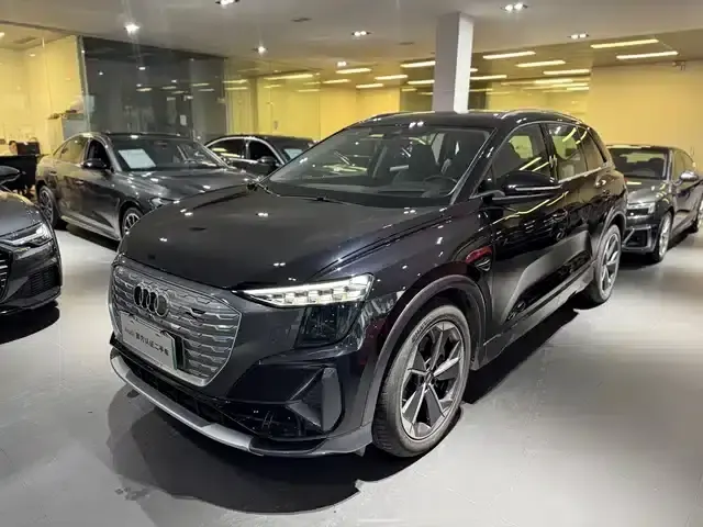 Audi Q5 e-tron 2023 Model 40 e-tron Star Edition - Fashion Set