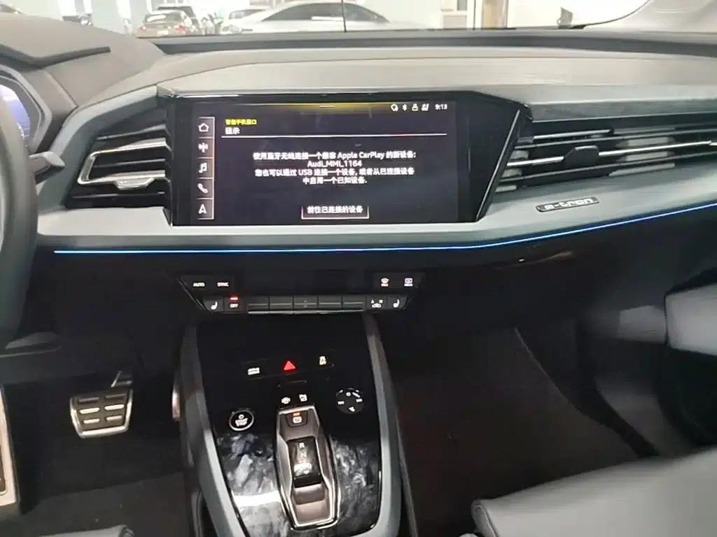 Audi Q5 e-tron 2023 Model 40 e-tron Star Edition - Fashion Set — миниатюра 13