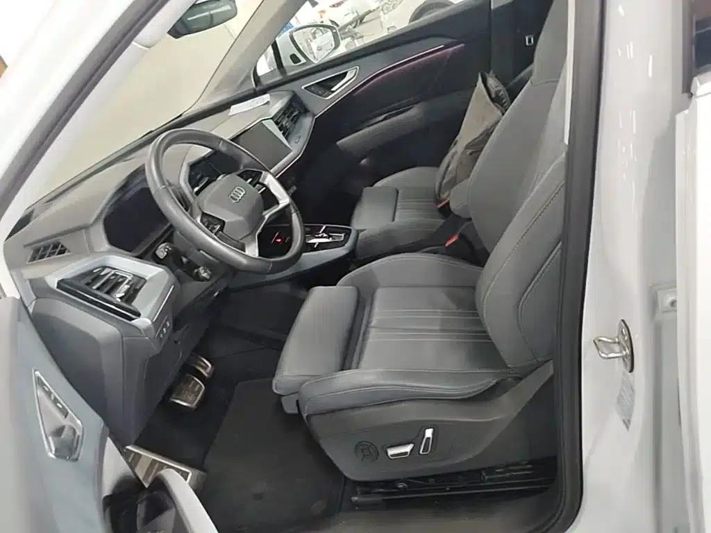 Audi Q5 e-tron 2023 Model 40 e-tron Star Edition - Fashion Set — миниатюра 15