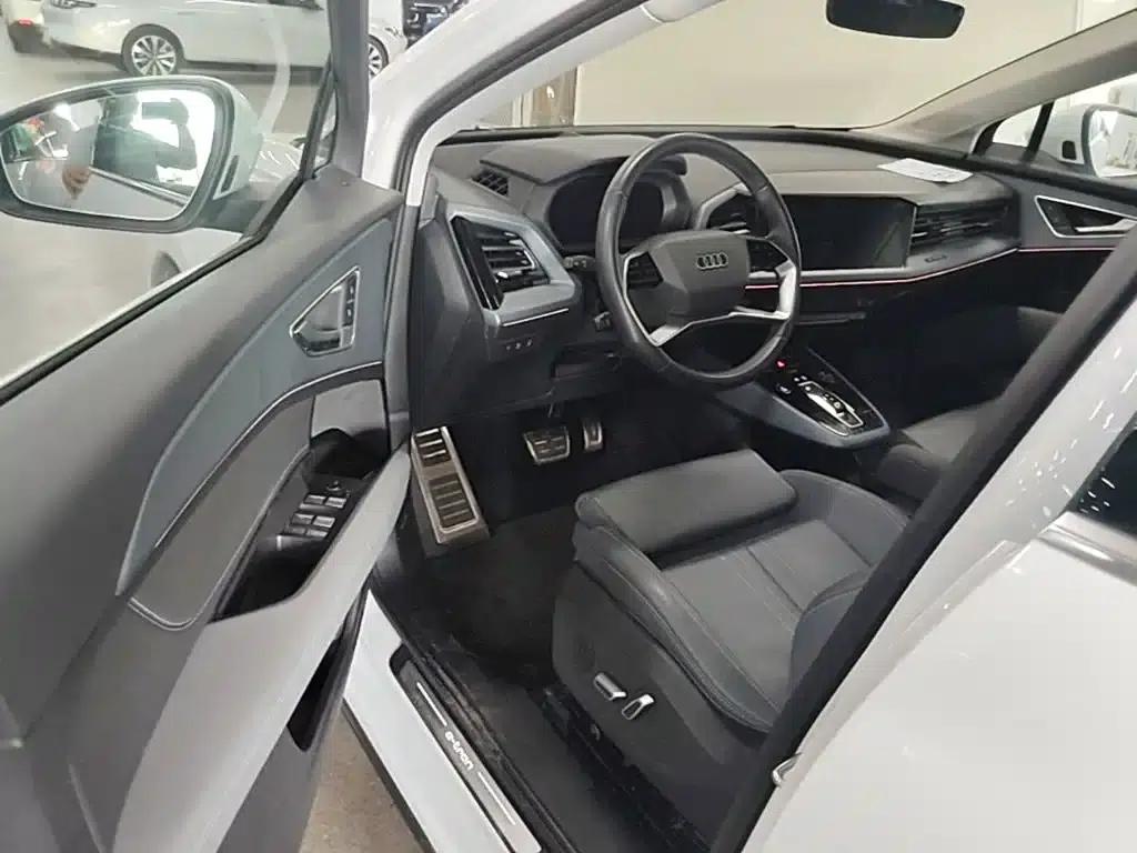 Audi Q5 e-tron 2023 Model 40 e-tron Star Edition - Fashion Set — миниатюра 16