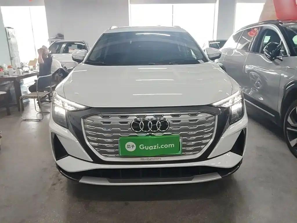 Audi Q5 e-tron 2023 Model 40 e-tron Star Edition - Fashion Set — миниатюра 3