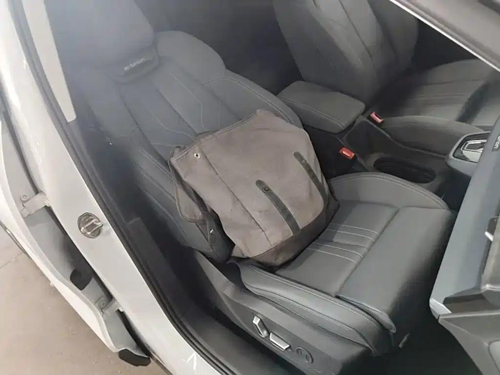 Audi Q5 e-tron 2023 Model 40 e-tron Star Edition - Fashion Set — миниатюра 25