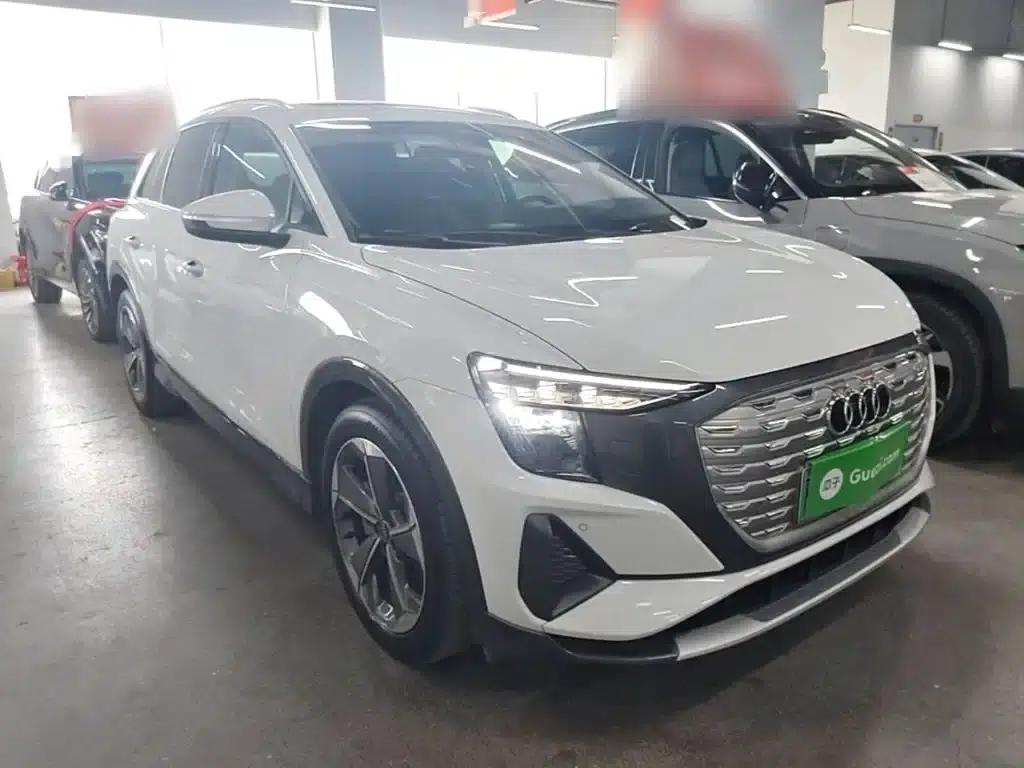 Audi Q5 e-tron 2023 Model 40 e-tron Star Edition - Fashion Set — миниатюра 4