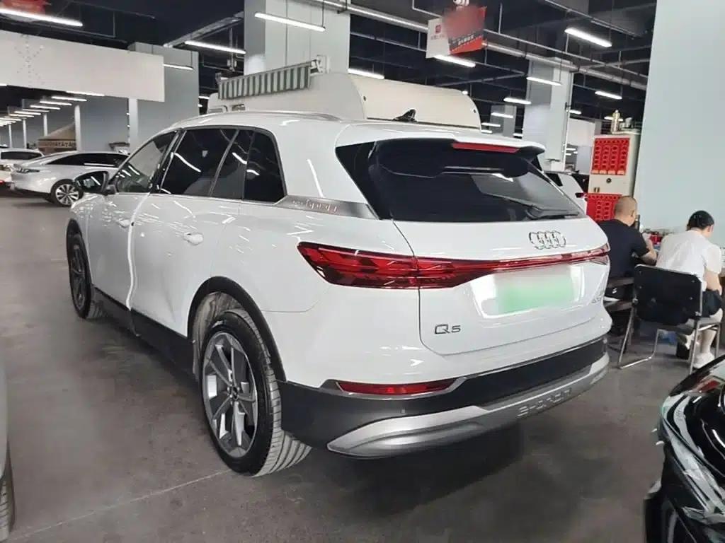Audi Q5 e-tron 2023 Model 40 e-tron Star Edition - Fashion Set — миниатюра 5