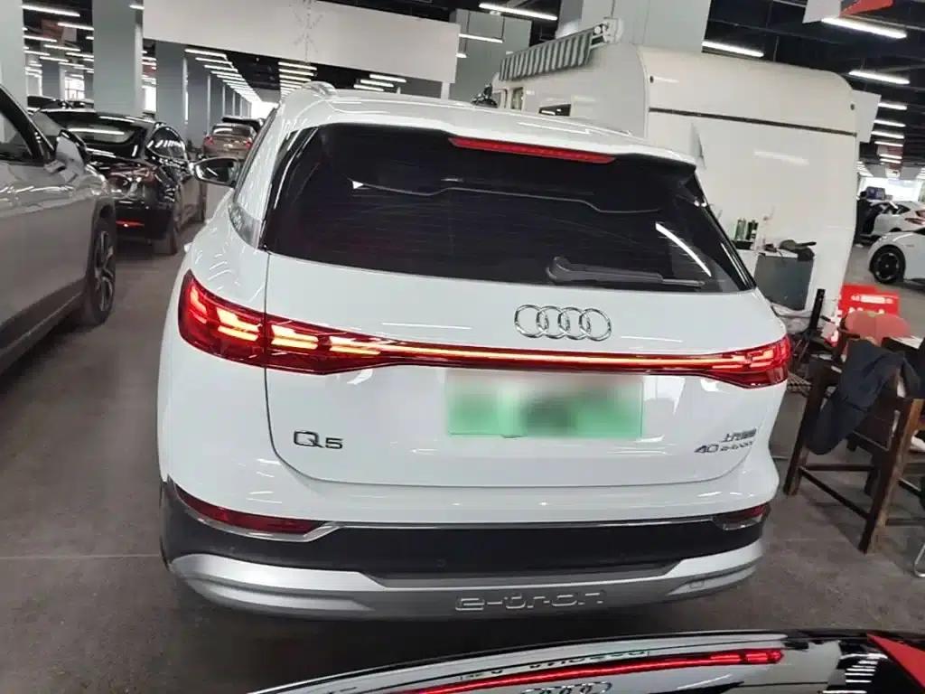Audi Q5 e-tron 2023 Model 40 e-tron Star Edition - Fashion Set — миниатюра 6