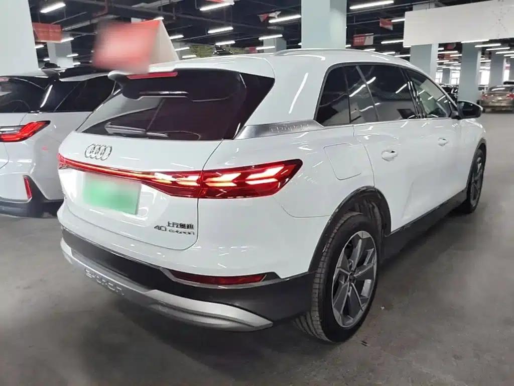 Audi Q5 e-tron 2023 Model 40 e-tron Star Edition - Fashion Set — миниатюра 7