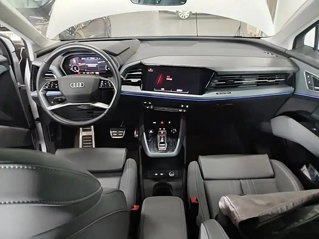 Audi Q5 e-tron 2023 Model 40 e-tron Star Edition - Fashion Set — миниатюра 10
