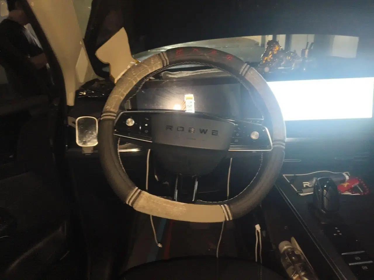 Roewe RX5 MAX 2022 1.5T Automatic Zhiwei Prestige Edition — миниатюра 8