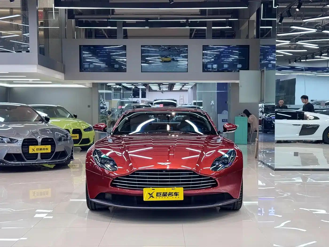 Aston Martin DB11 2019 4.0T V8 Coupe — миниатюра 2