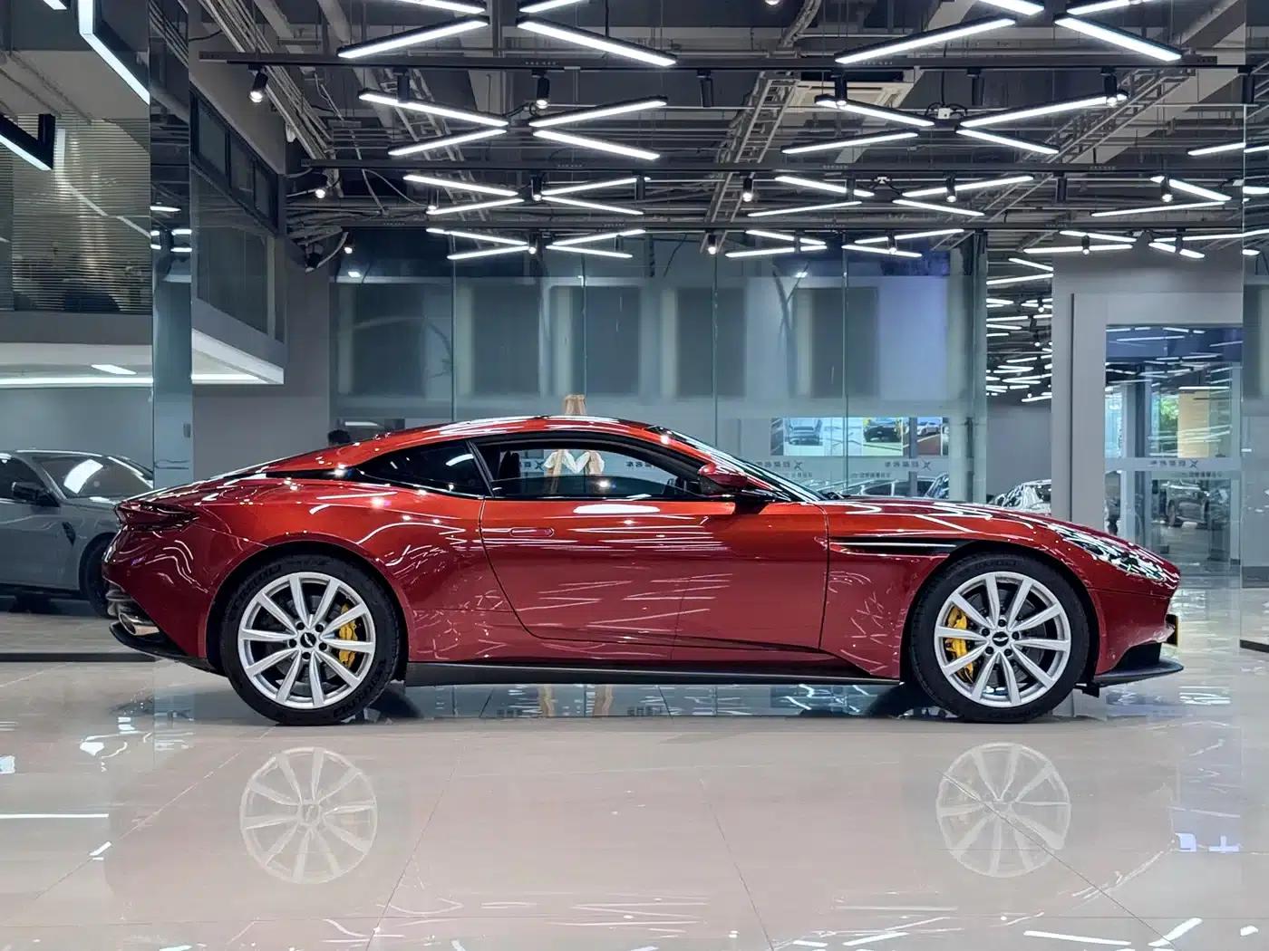 Aston Martin DB11 2019 4.0T V8 Coupe — миниатюра 3
