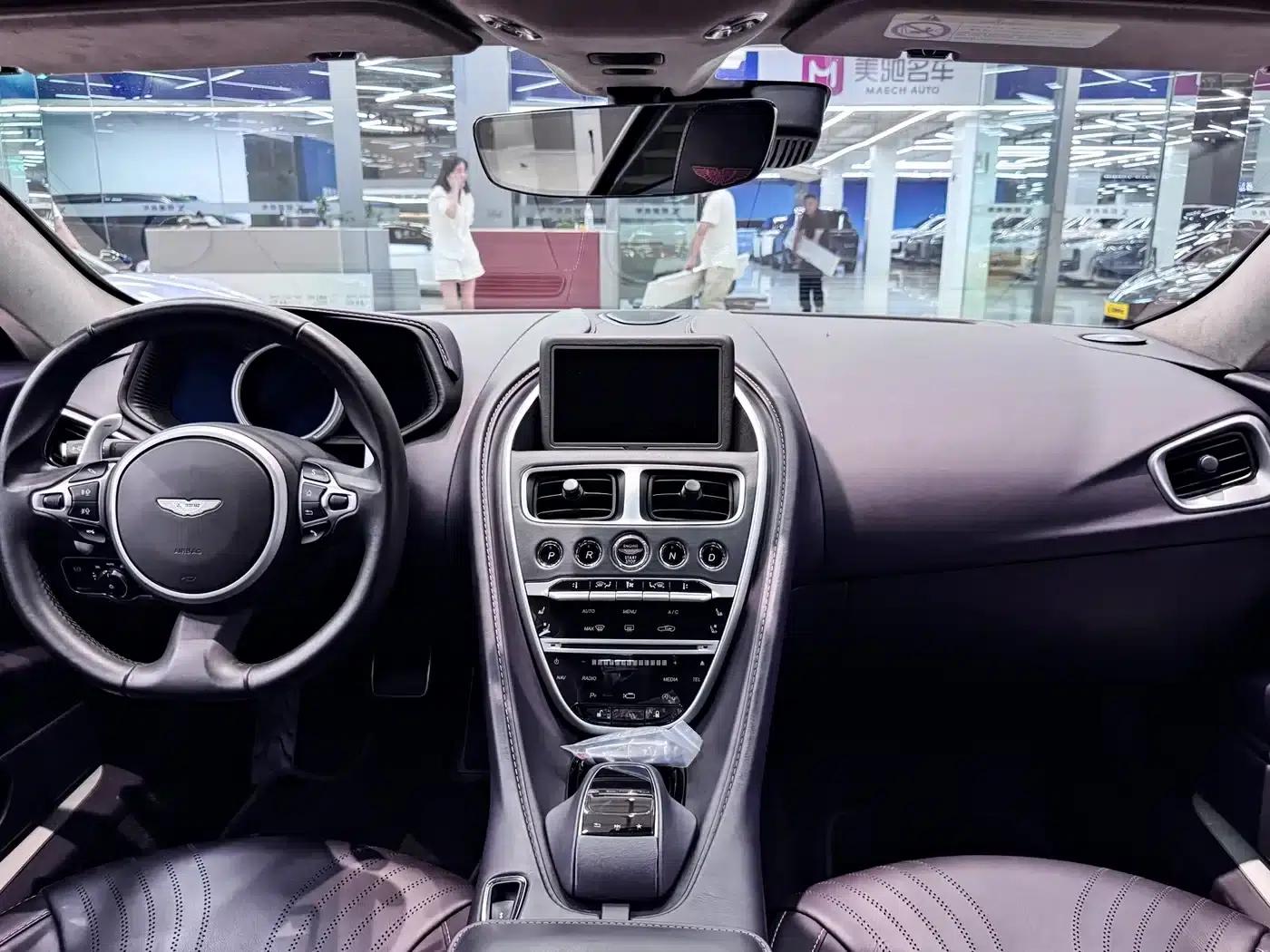 Aston Martin DB11 2019 4.0T V8 Coupe — миниатюра 4
