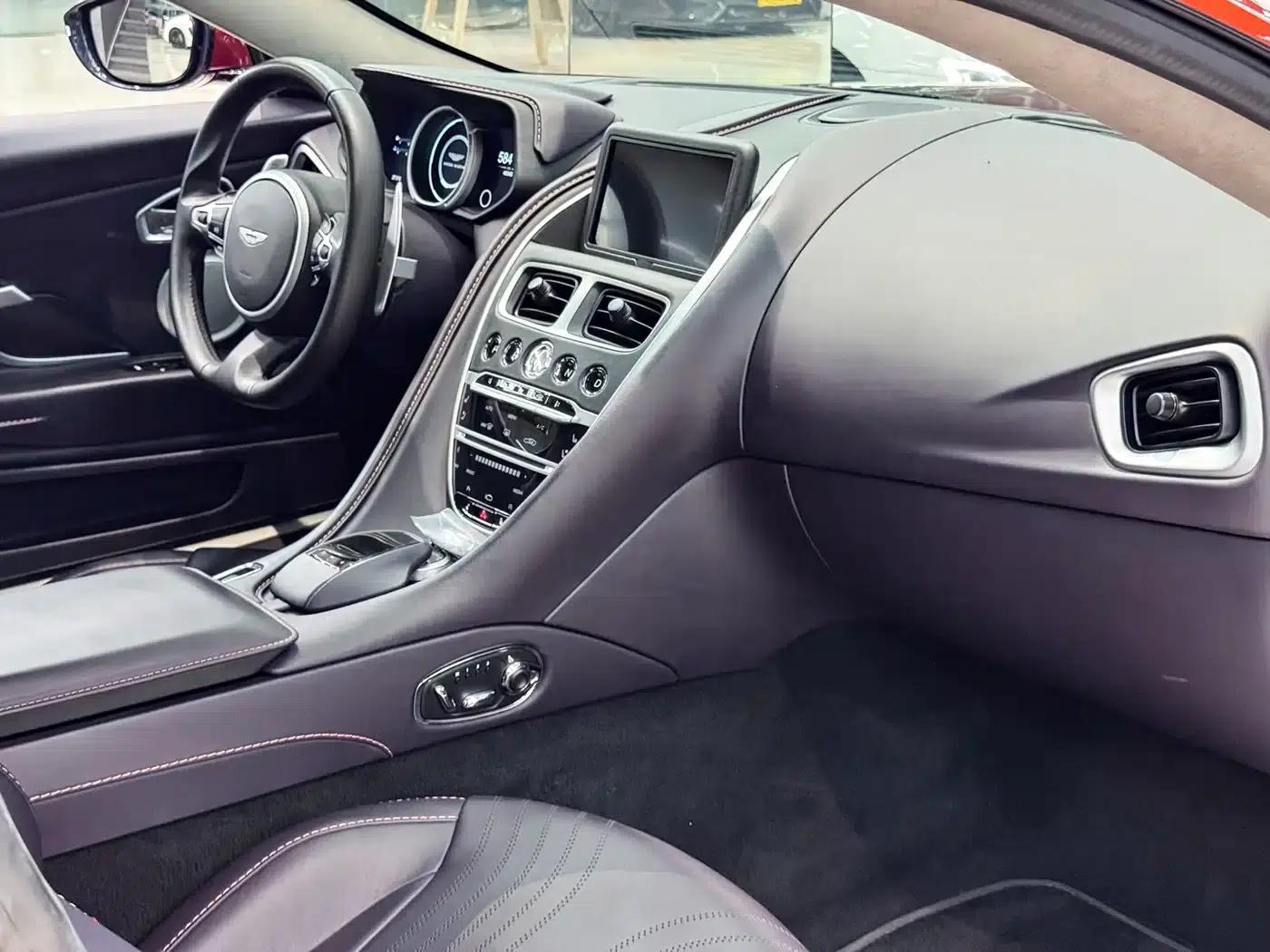 Aston Martin DB11 2019 4.0T V8 Coupe — миниатюра 5