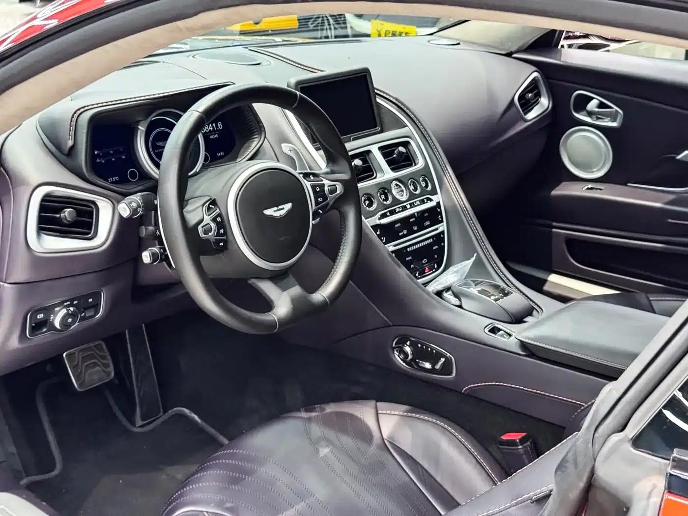 Aston Martin DB11 2019 4.0T V8 Coupe — миниатюра 7