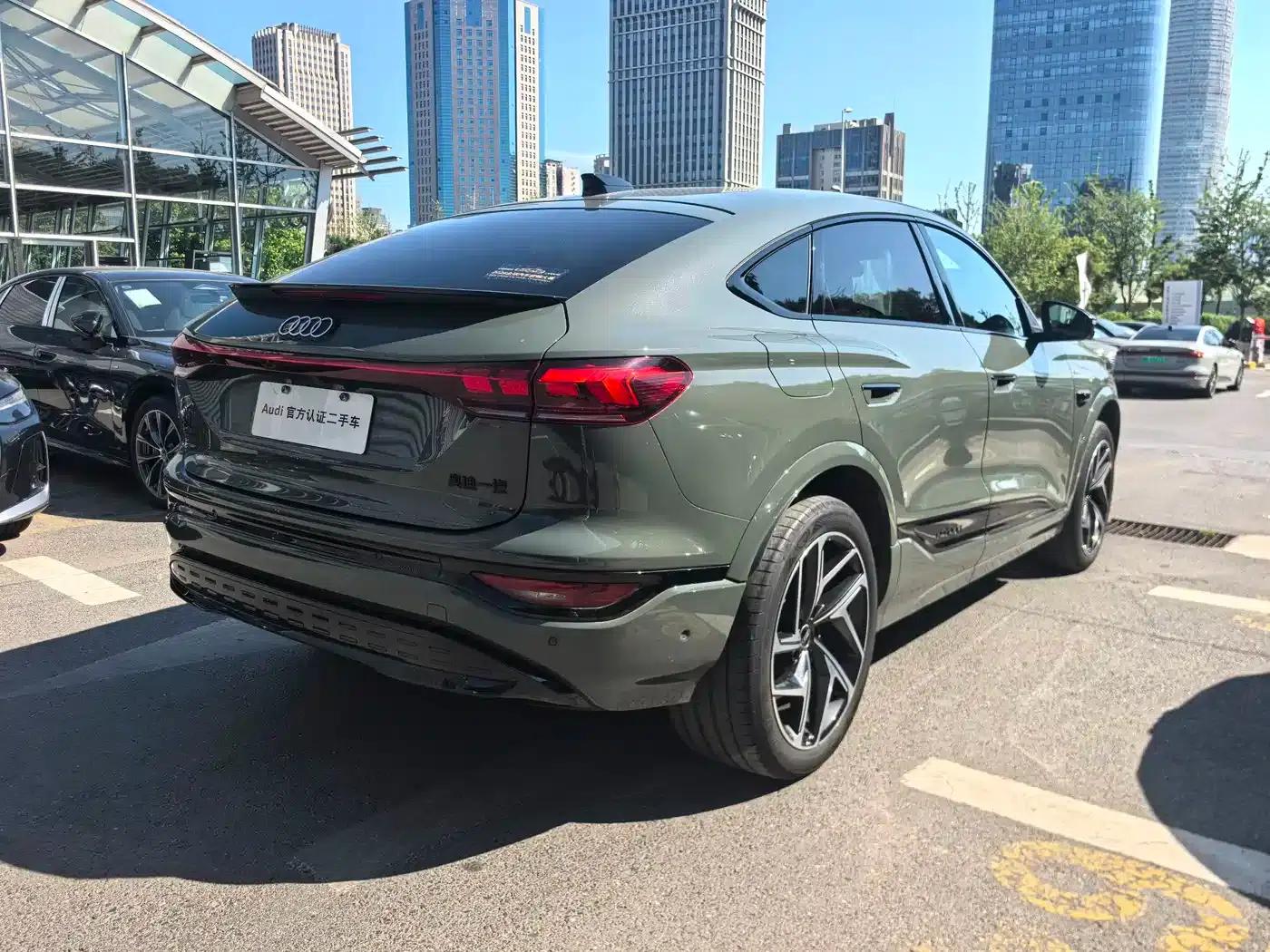 Audi Q6L Sportback e-tron 2026 First Edition — миниатюра 5