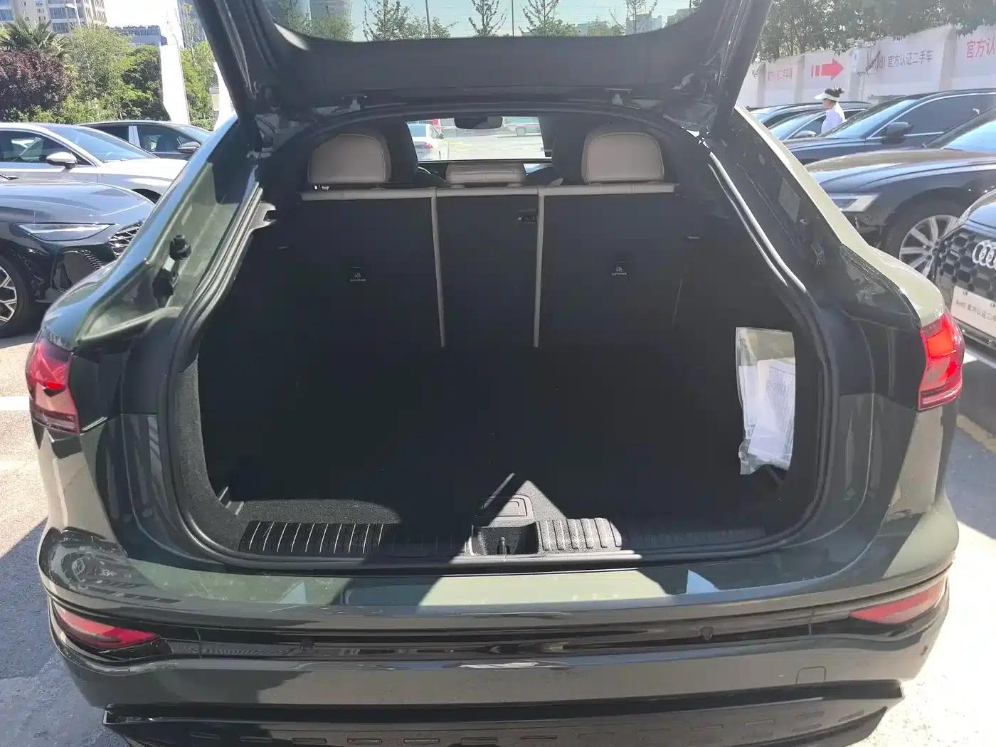 Audi Q6L Sportback e-tron 2026 First Edition — миниатюра 7