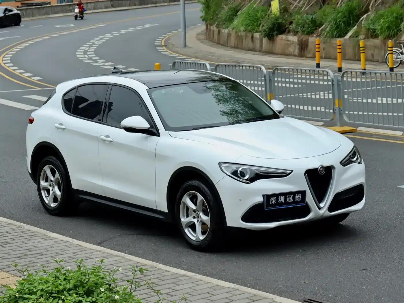 2017 Stelvio 2.0T 200HP Elite Edition — миниатюра 3