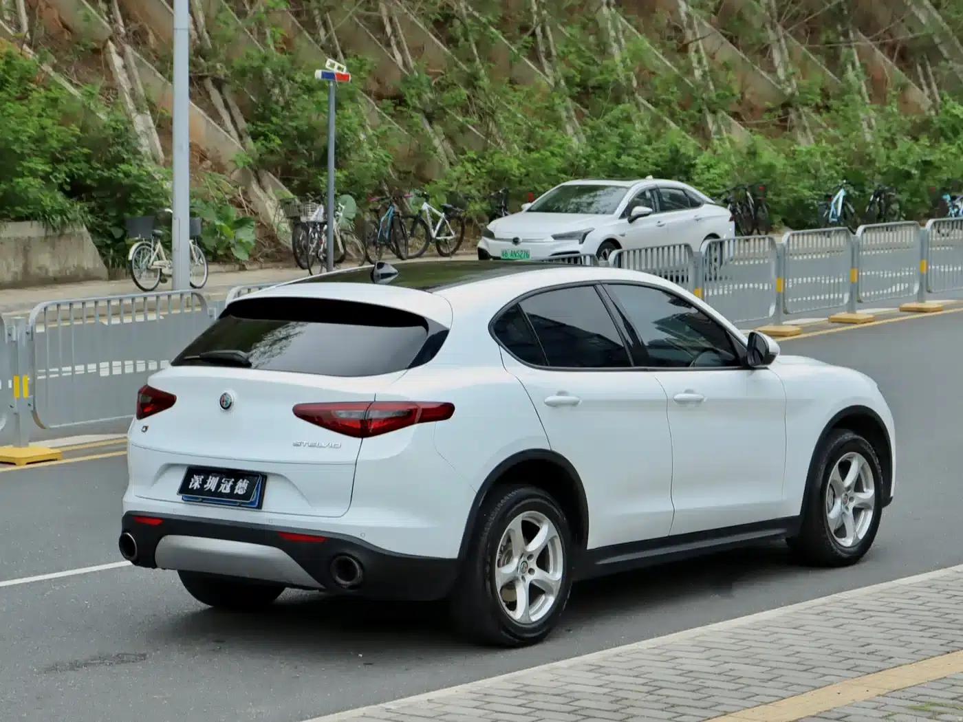 2017 Stelvio 2.0T 200HP Elite Edition — миниатюра 4