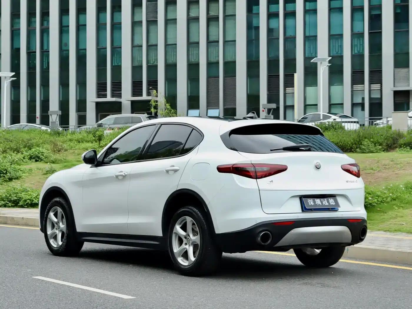 2017 Stelvio 2.0T 200HP Elite Edition — миниатюра 6
