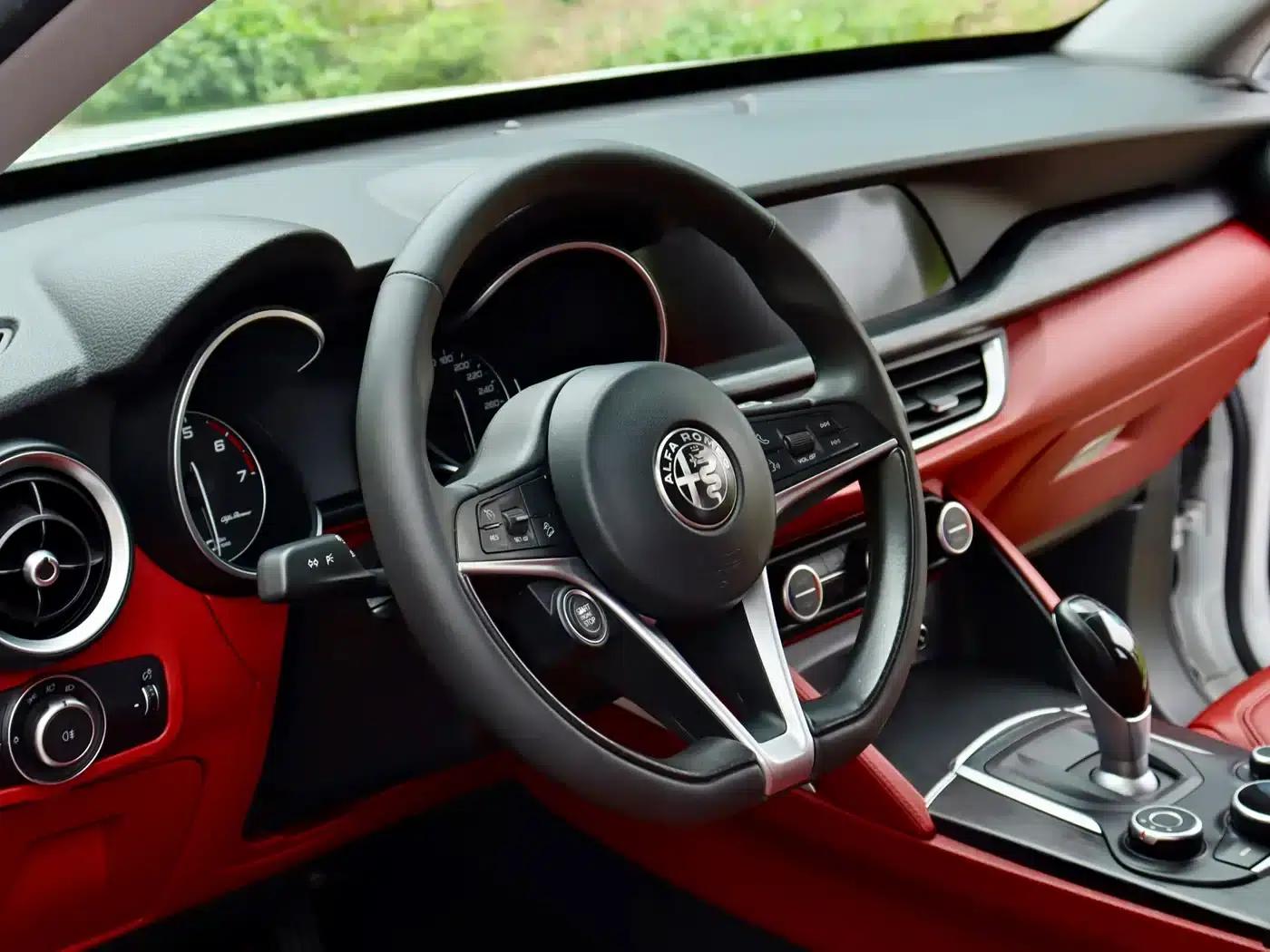 2017 Stelvio 2.0T 200HP Elite Edition — миниатюра 9