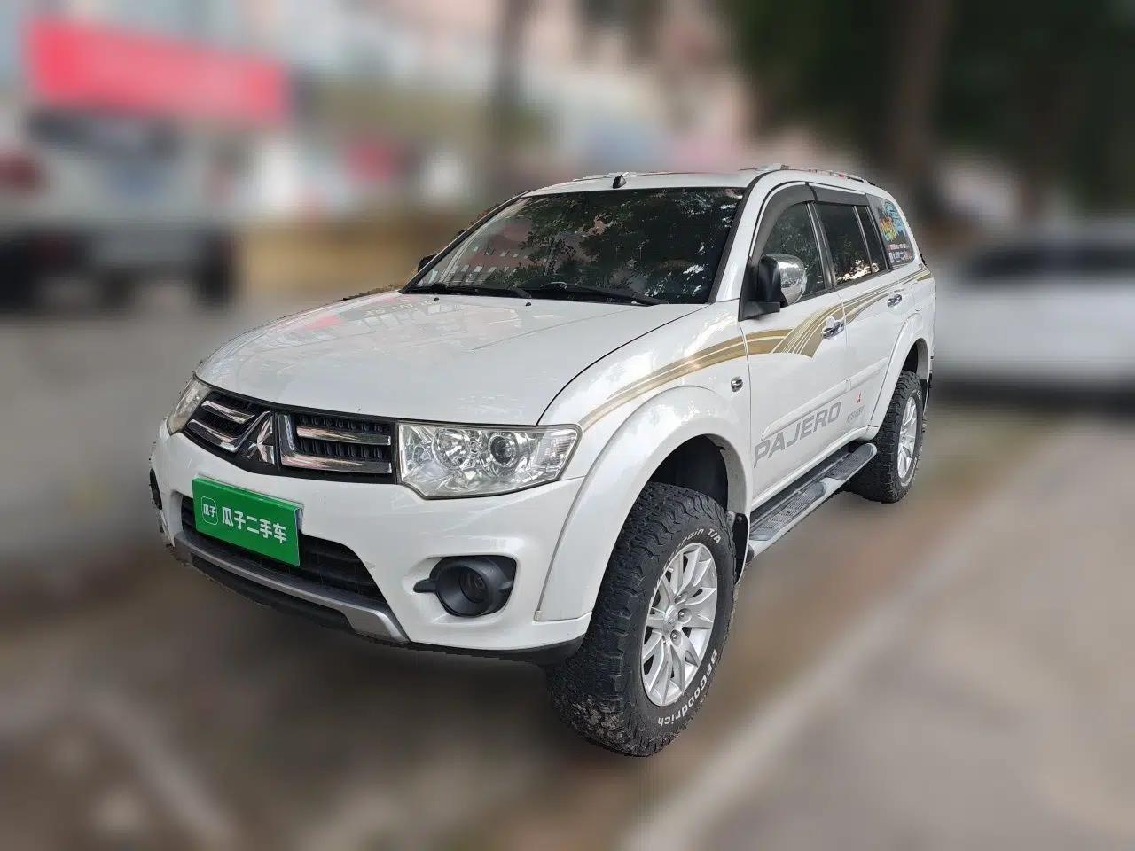 Mitsubishi Pajero Sport 2013 3.0L Automatic 4x4 Flagship Edition — миниатюра 1