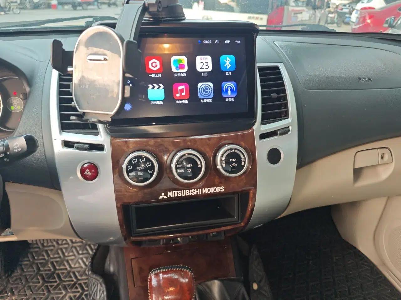 Mitsubishi Pajero Sport 2013 3.0L Automatic 4x4 Flagship Edition — миниатюра 13