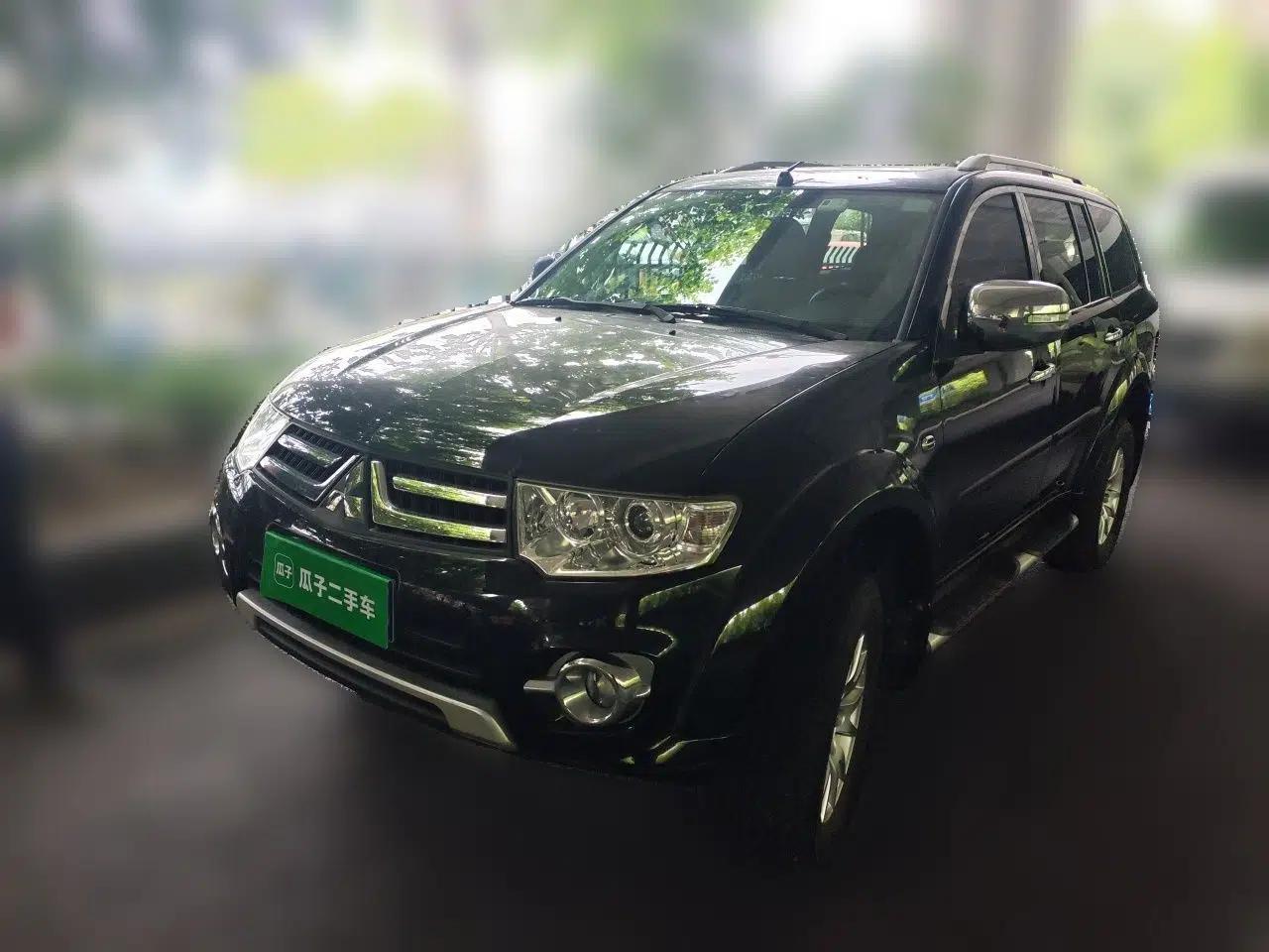 Mitsubishi Pajero Sport 2013 3.0L Automatic 4x4 Flagship Edition — миниатюра 1