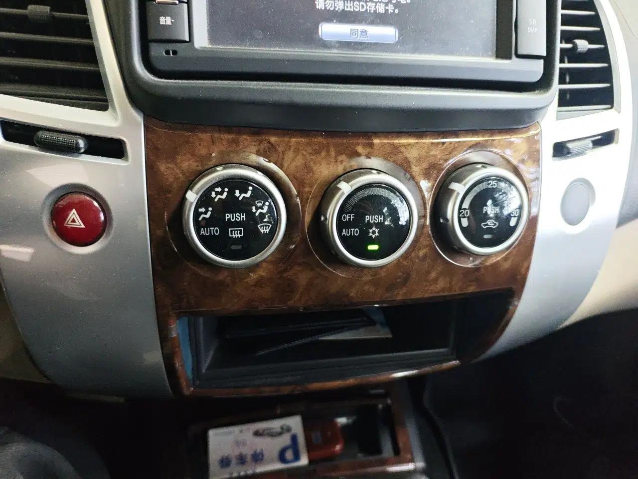 Mitsubishi Pajero Sport 2013 3.0L Automatic 4x4 Flagship Edition — миниатюра 13