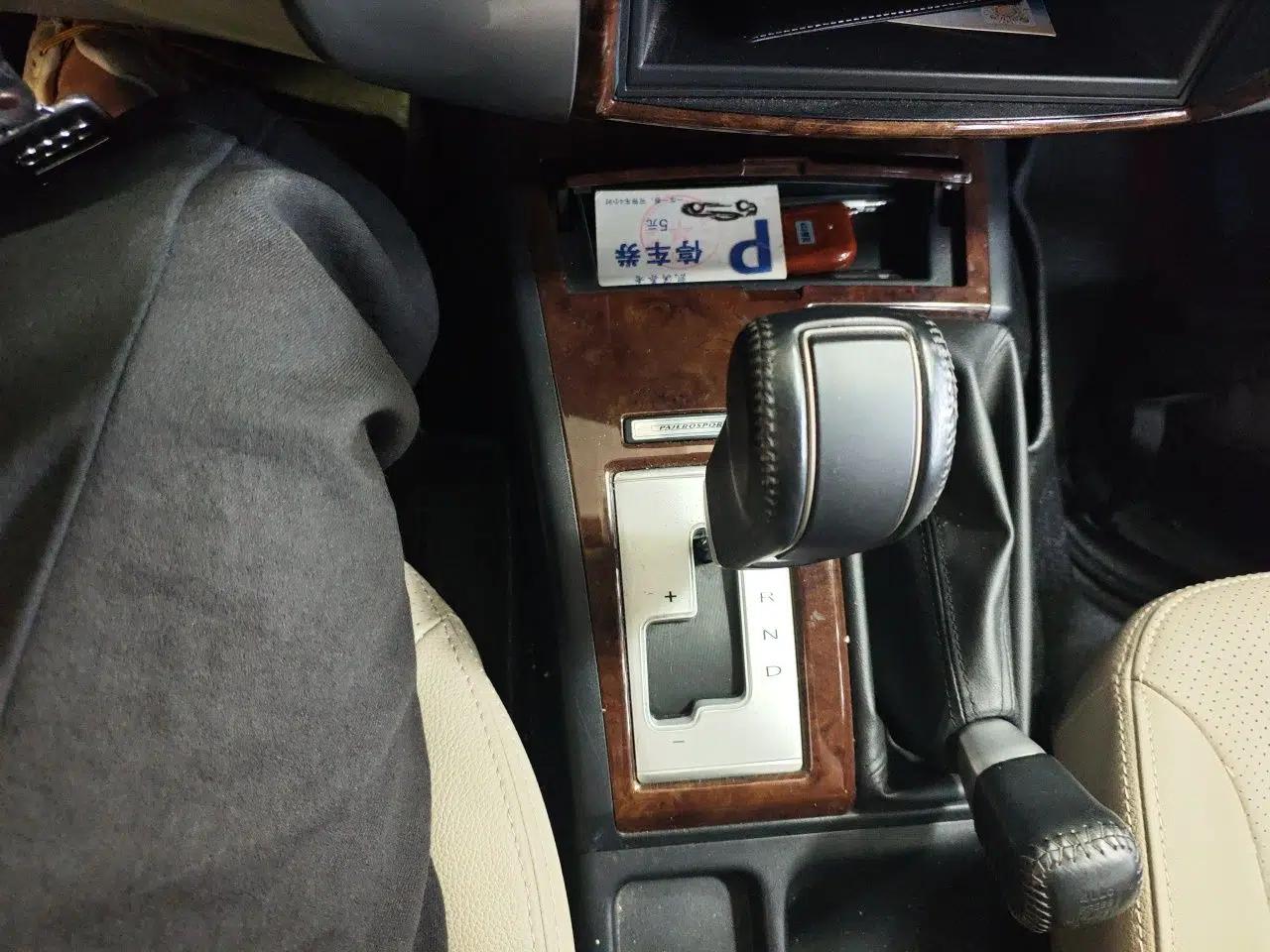 Mitsubishi Pajero Sport 2013 3.0L Automatic 4x4 Flagship Edition — миниатюра 14