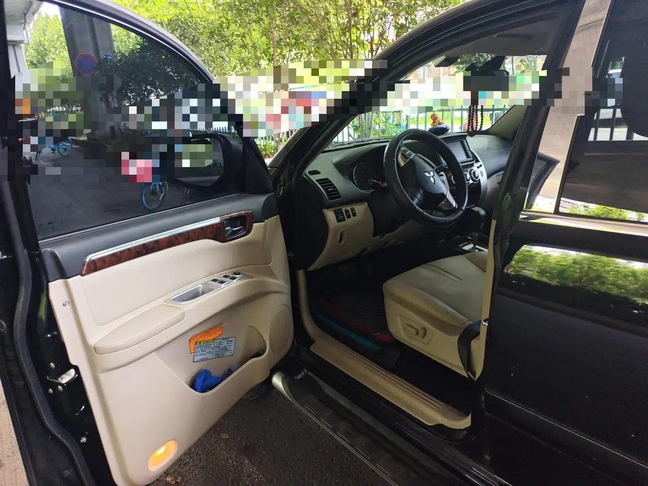 Mitsubishi Pajero Sport 2013 3.0L Automatic 4x4 Flagship Edition — миниатюра 16