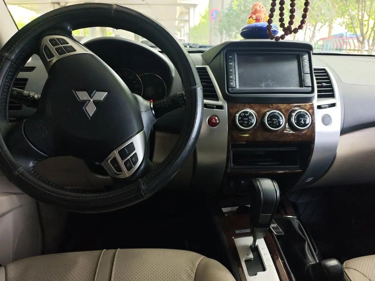 Mitsubishi Pajero Sport 2013 3.0L Automatic 4x4 Flagship Edition — миниатюра 9