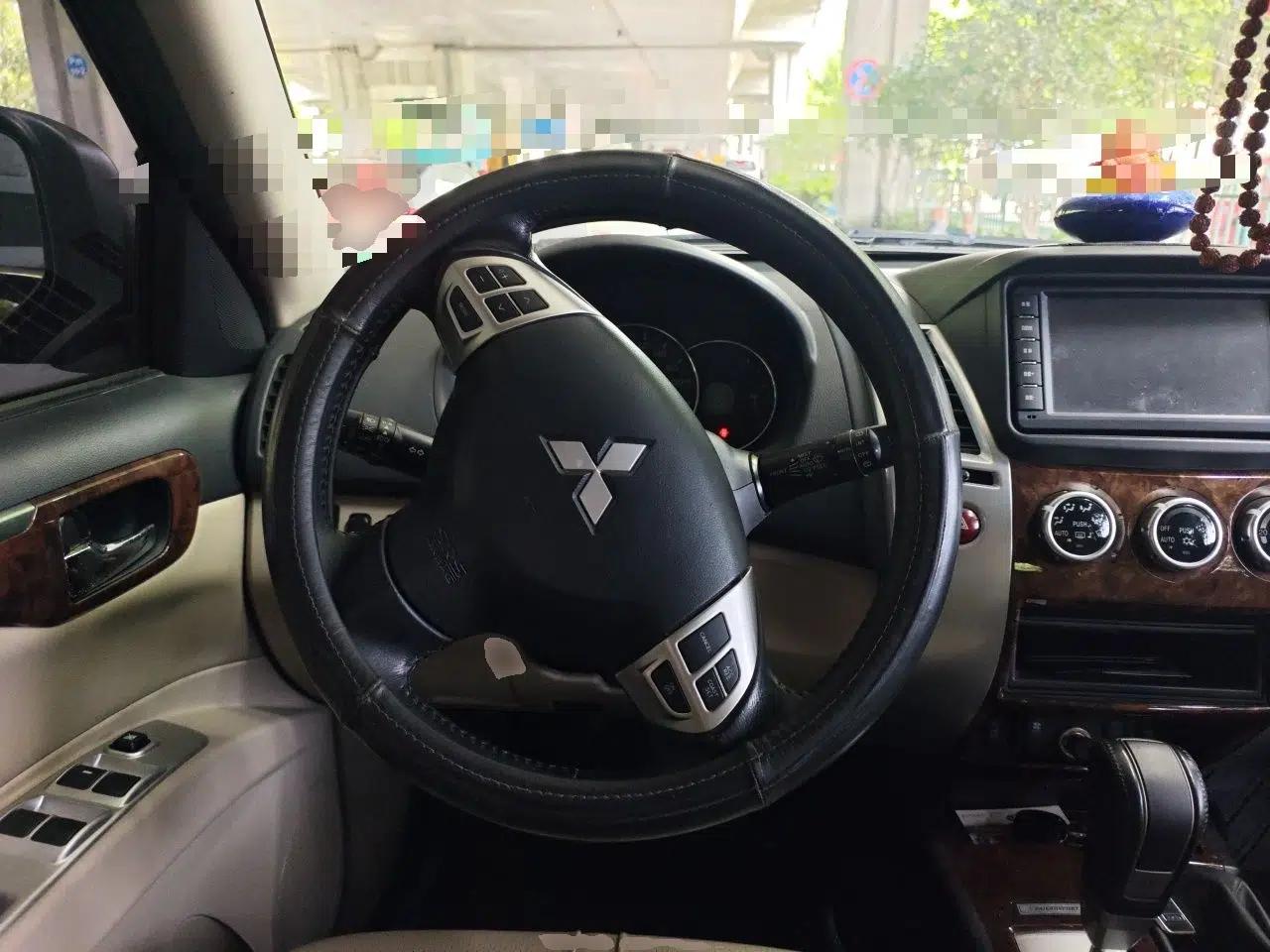 Mitsubishi Pajero Sport 2013 3.0L Automatic 4x4 Flagship Edition — миниатюра 10
