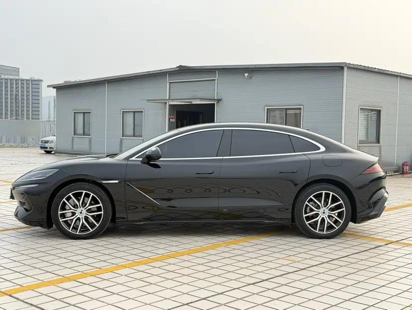Denza Z9 2024 1100 km Four-Wheel Drive Max Version — миниатюра 12