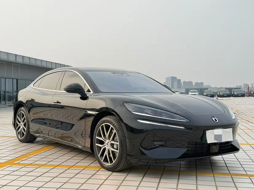 Denza Z9 2024 1100 km Four-Wheel Drive Max Version — миниатюра 17