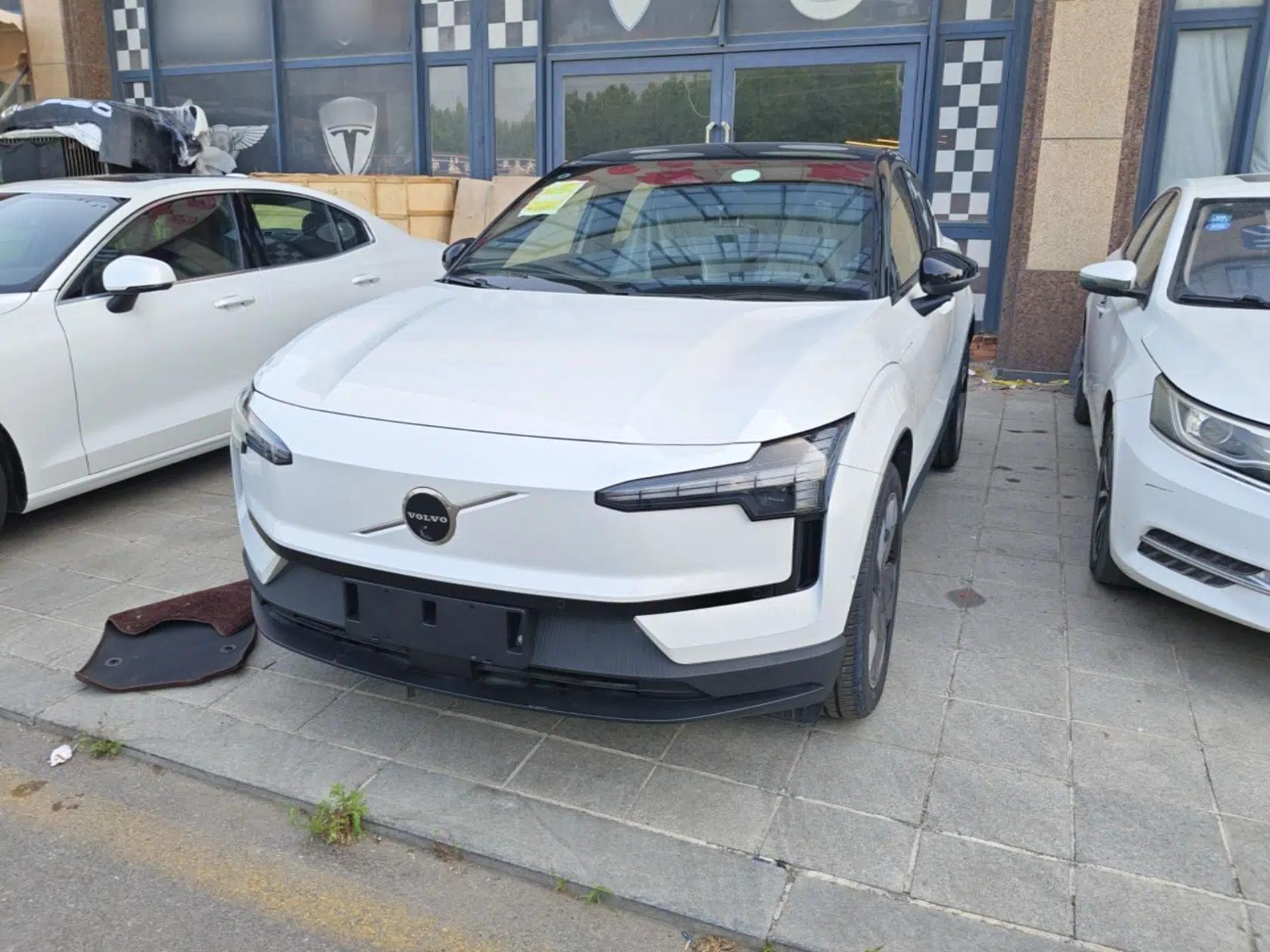 Volvo EX30 2025 Rear-Drive Long-Range Version Ultra — миниатюра 1