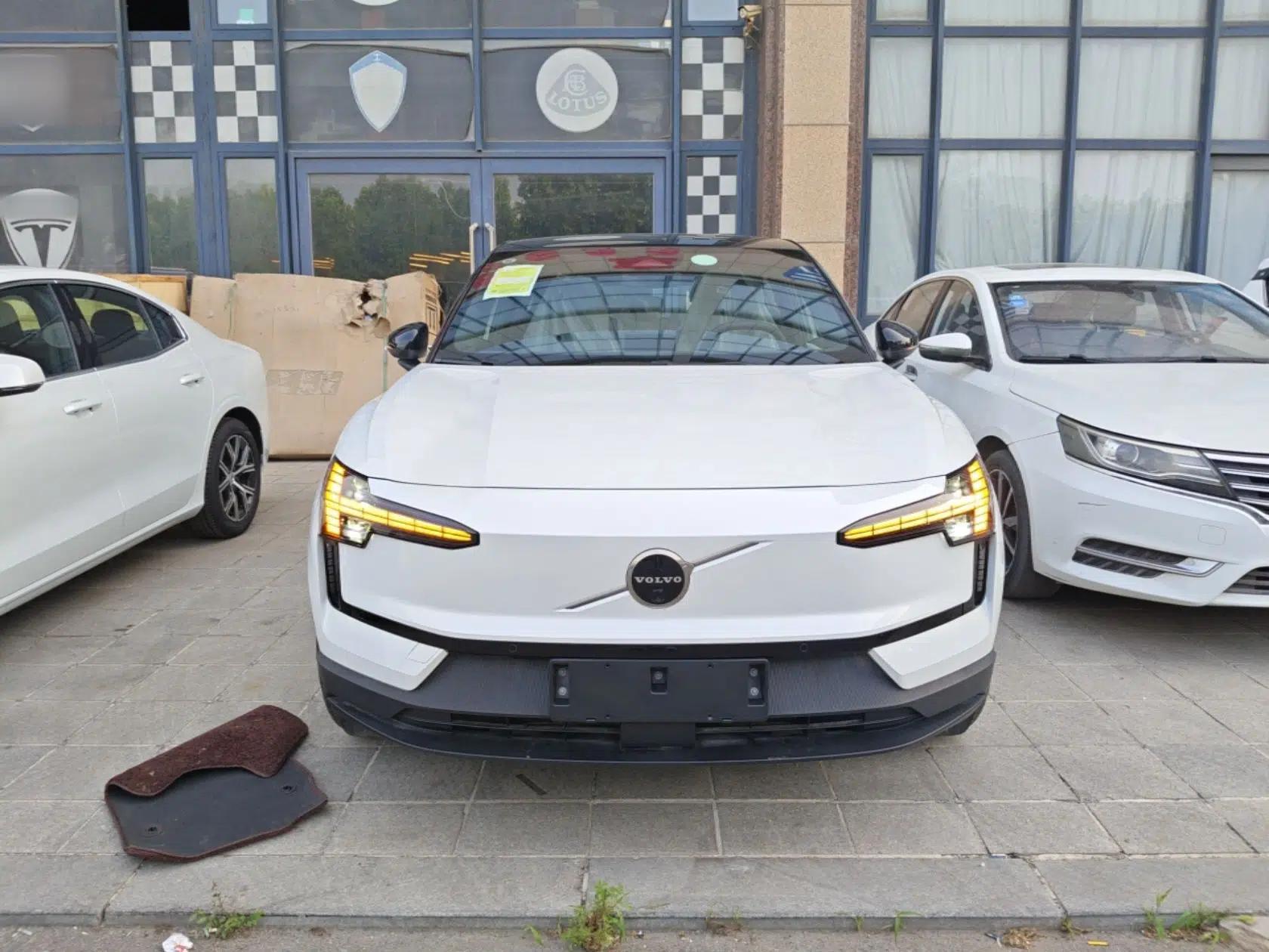 Volvo EX30 2025 Rear-Drive Long-Range Version Ultra — миниатюра 2