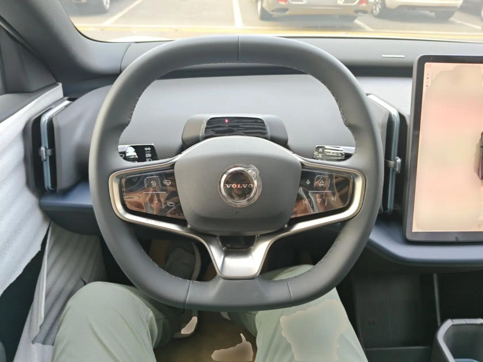 Volvo EX30 2025 Rear-Drive Long-Range Version Ultra — миниатюра 13