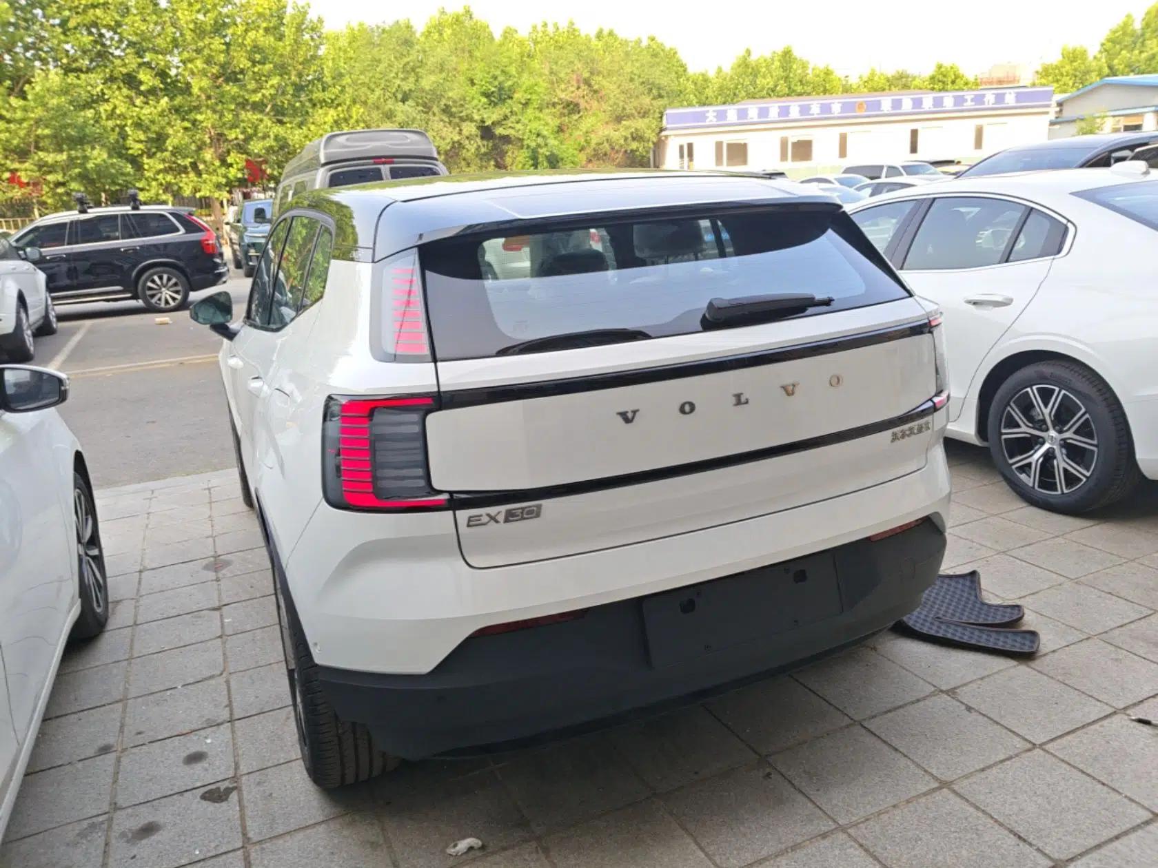 Volvo EX30 2025 Rear-Drive Long-Range Version Ultra — миниатюра 4