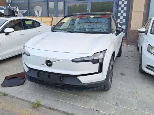 Volvo EX30 2025 Rear-Drive Long-Range Version Ultra