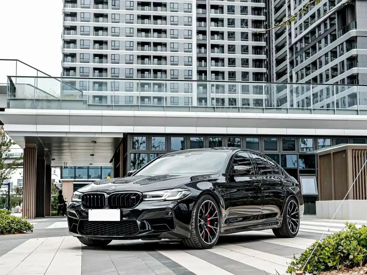 2021 BMW M5 — миниатюра 1