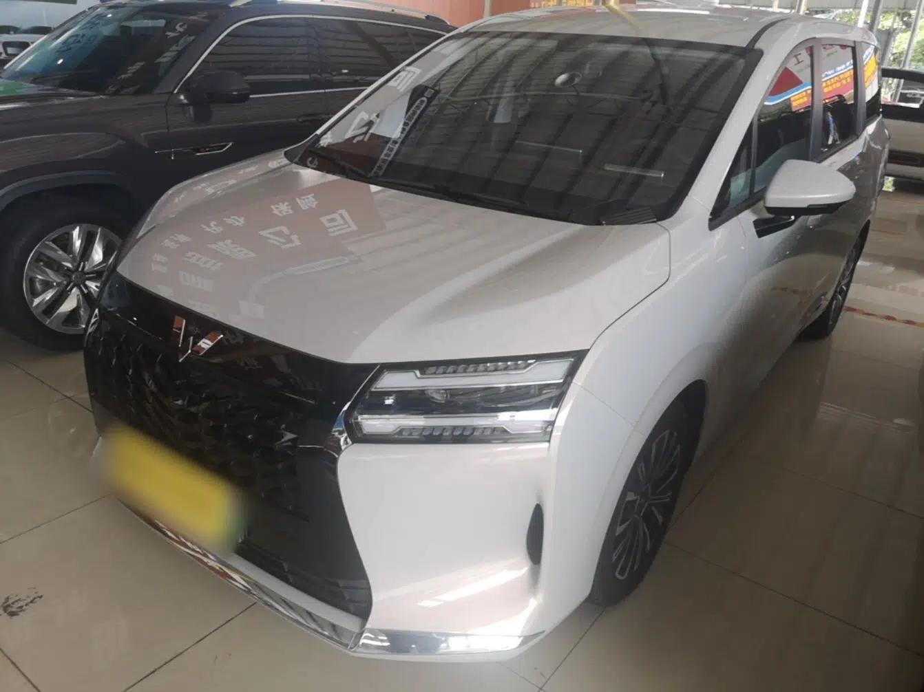 Wuling Starlight 730 2025 Model Plug-in Hybrid 125km Luxury Edition — миниатюра 1