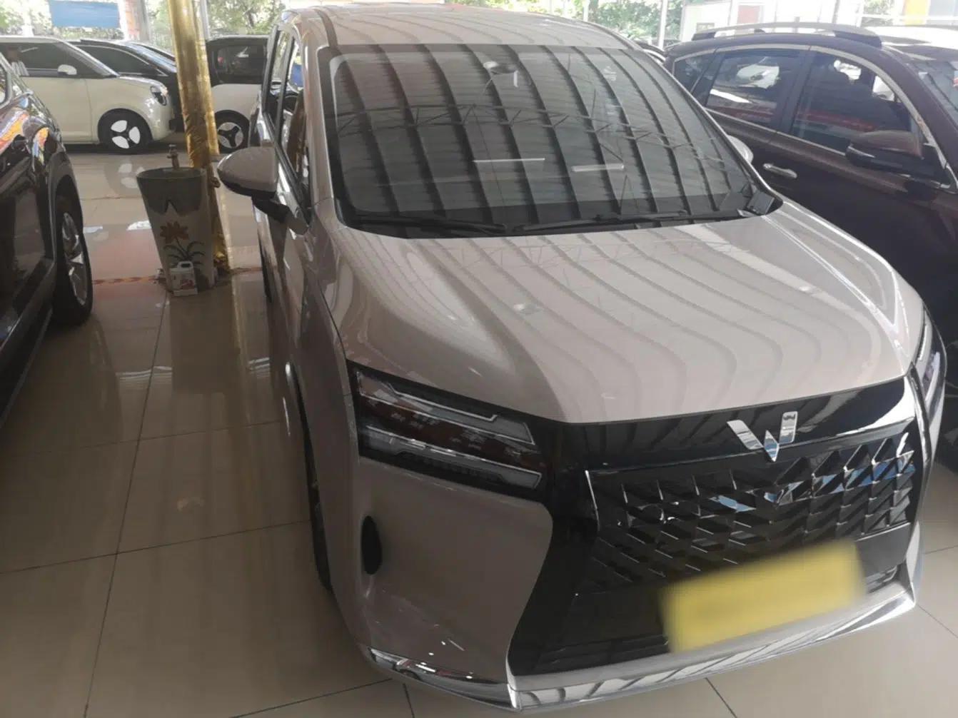 Wuling Starlight 730 2025 Model Plug-in Hybrid 125km Luxury Edition — миниатюра 3