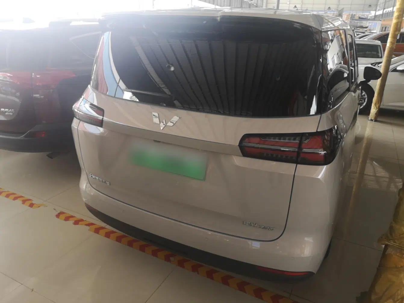 Wuling Starlight 730 2025 Model Plug-in Hybrid 125km Luxury Edition — миниатюра 6