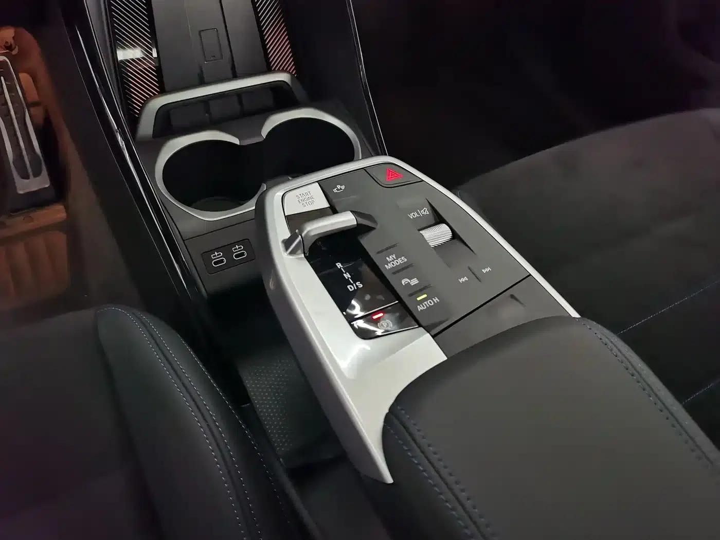 2025 BMW M235L — миниатюра 14