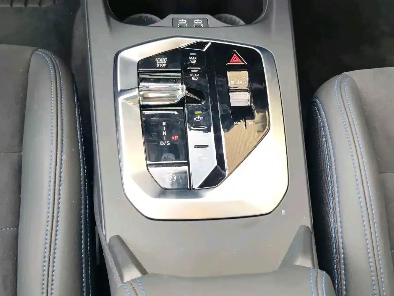 2025 BMW M235L — миниатюра 13