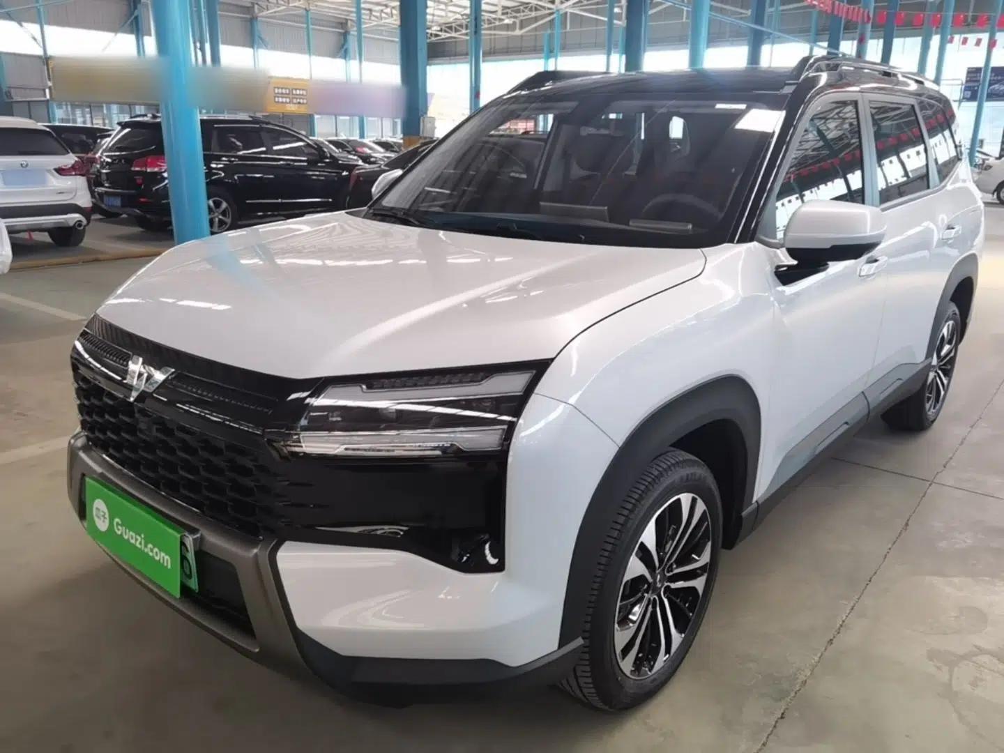 Wuling Xingguang 560 New Energy 2026 Model, Plug-in Hybrid, 125 km, Luxury Version — миниатюра 1