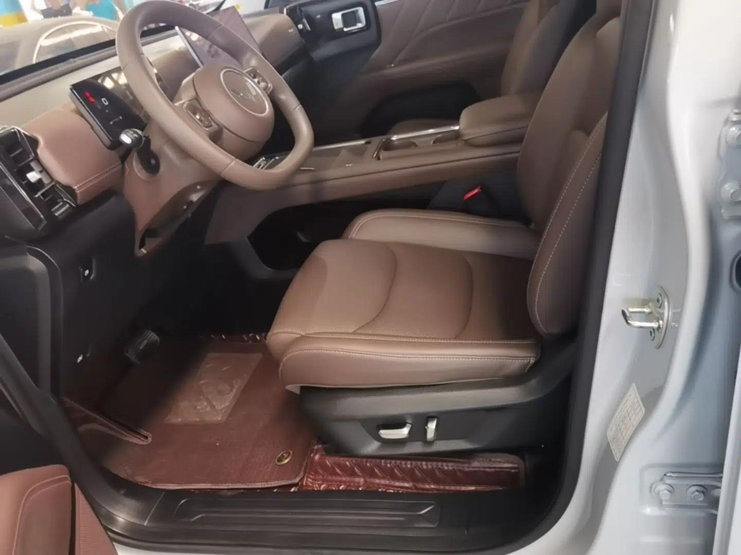 Wuling Xingguang 560 New Energy 2026 Model, Plug-in Hybrid, 125 km, Luxury Version — миниатюра 22