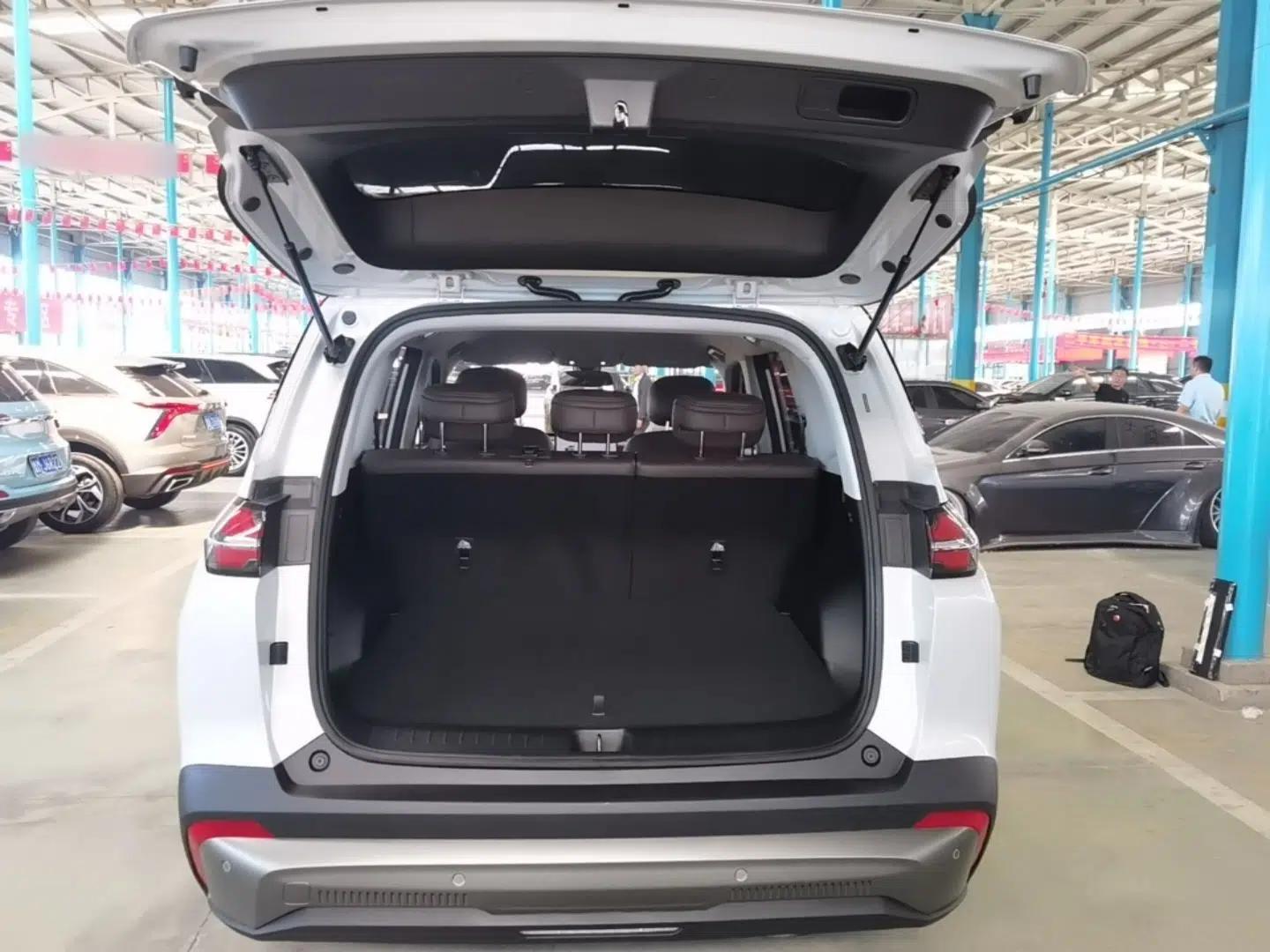 Wuling Xingguang 560 New Energy 2026 Model, Plug-in Hybrid, 125 km, Luxury Version — миниатюра 27