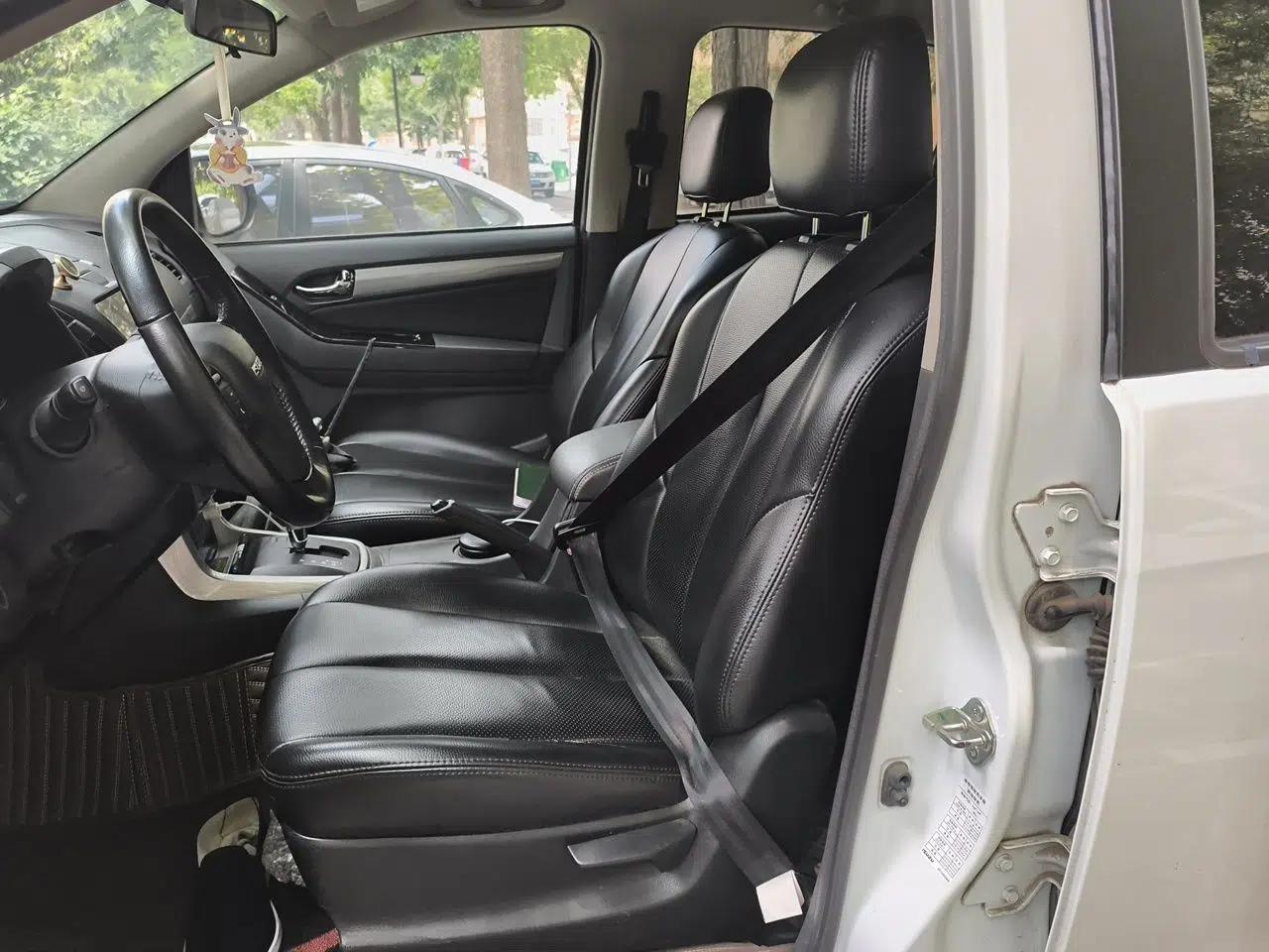 Isuzu D-MAX 2018 3.0T Two-Wheel Drive Automatic Elite Version 4JJ1-TC HI — миниатюра 15
