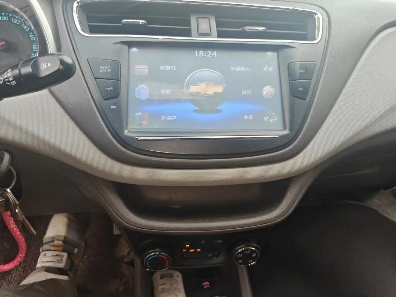 Chevrolet Lova RV 2016 1.5L Automatic Comfort Edition — миниатюра 13